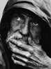 Nadenkend Homeless Portret