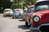 Vijf Cubaanse klassieke auto's