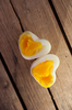 hartvormige eieren op een oude woo